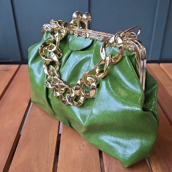 Elegant Green Bag With Gold Chain - Picture 5 of 10